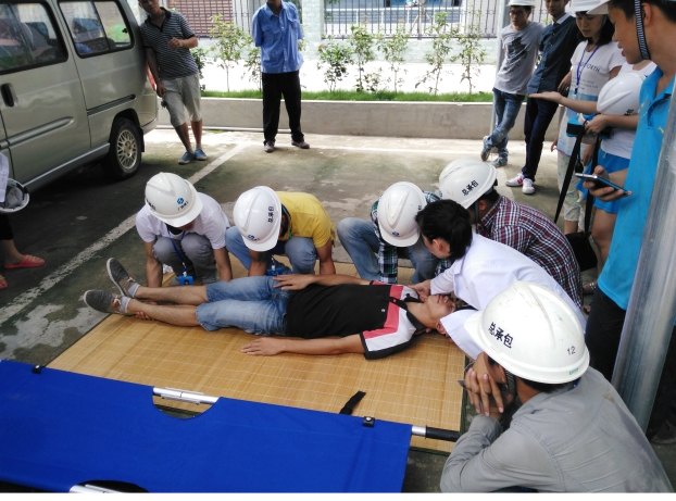 准确的外伤搬运方式