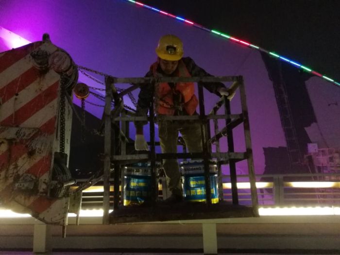 1南宁大桥喷涂工程施工现。。鸹 摄）.jpg