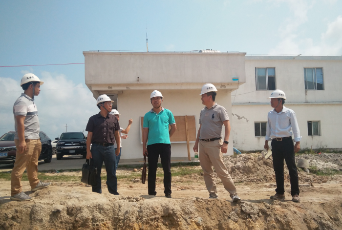 1.1陈祖训实地审查项目现场。。。许传波 摄700.png