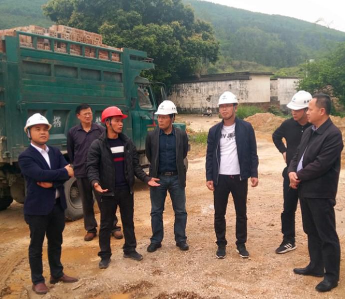 1.实地检查。。许传波 摄_副本700.jpg