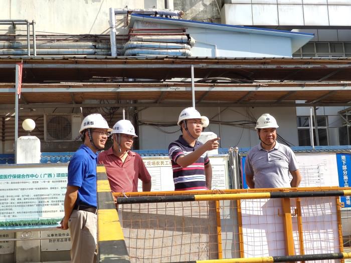 3检查现场。杨积振 摄700.jpg