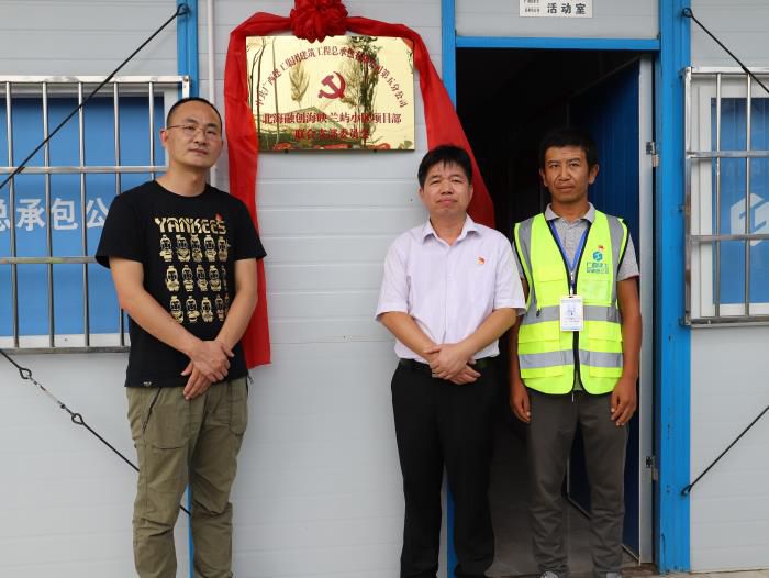 7.1揭牌现场。杨钰 摄700.JPG