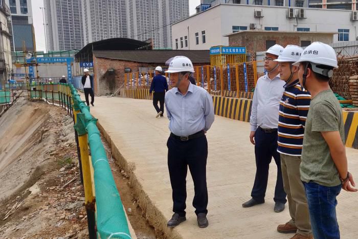 4检查现场。周元教 摄700.jpg