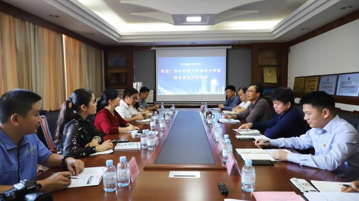 1.2座谈会现场。。李立云 摄700.JPG