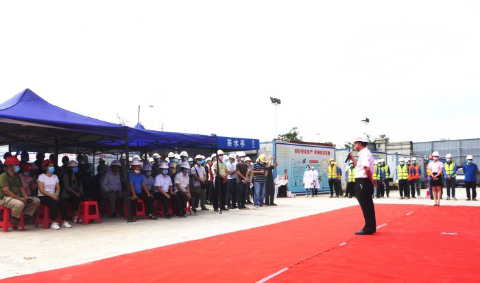 公司清静总监张强为演练举行点评。。。谢微旋 摄.jpg