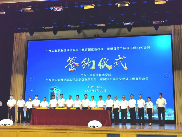 签约合影。。 王瑾贞 摄.jpg