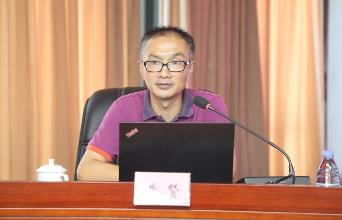 黄赞授课 郑诗宝 摄.jpg