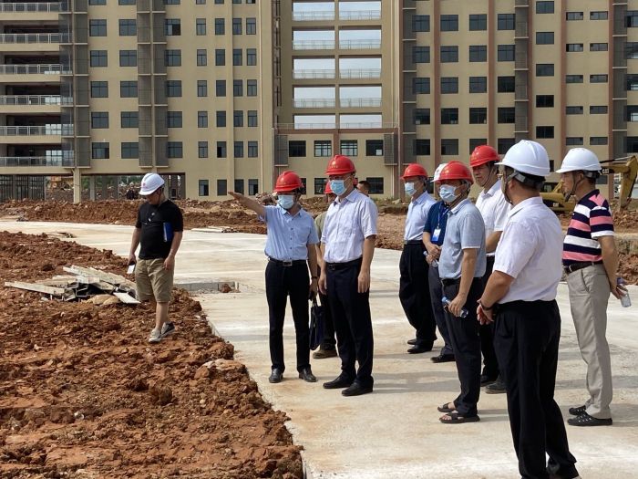 调研现场！。韦艳兰 摄.jpg