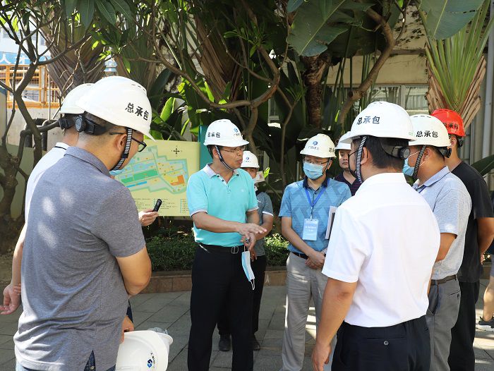 陈祖训询问项目进度。。。 李立云 摄.JPG