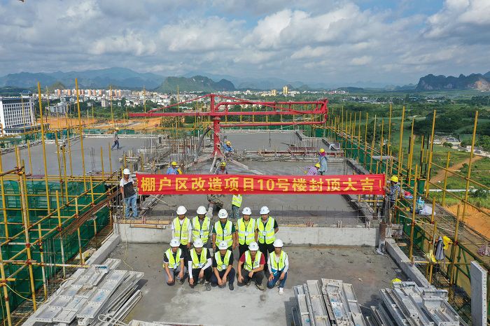 项目治理职员合照。。。卢瑞阳 摄.JPG