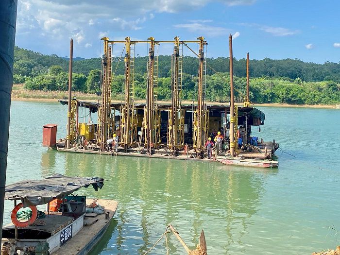 水下爆破作业现场。！！ 黄璐璐 摄.jpg