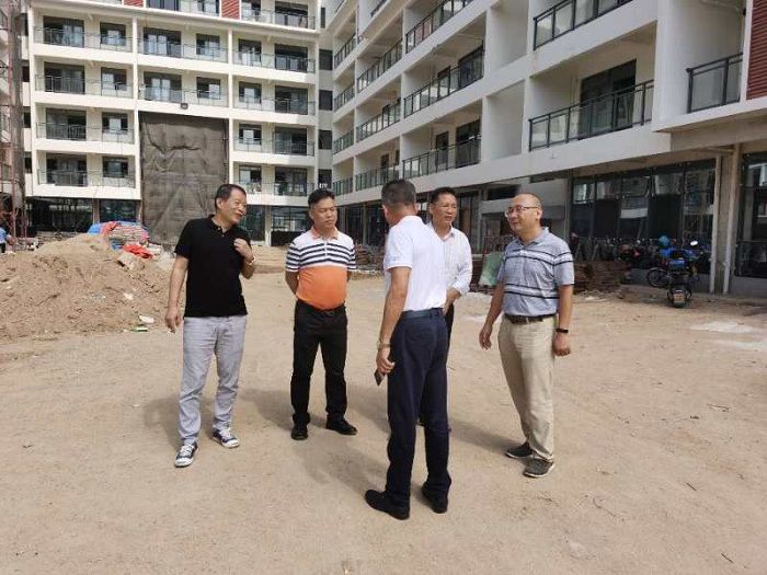 检查现场。梁红玉 摄.jpg