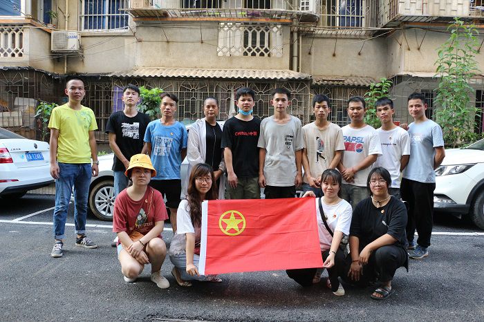 合影留念。。郑诗宝 摄.JPG