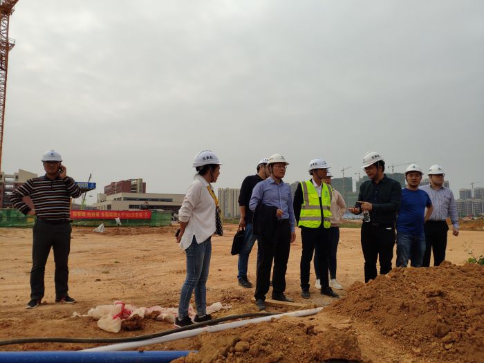 检查现场。。。 龙兆开 摄.jpg