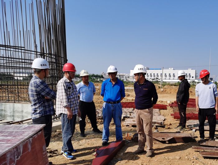 现场检查指导！。陆大南 摄.jpg