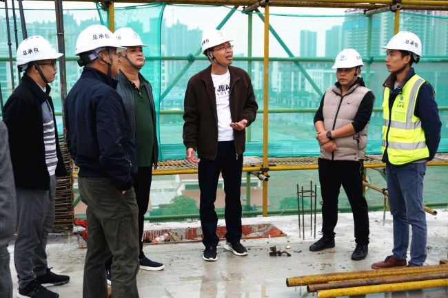 审查现场施工情形。；；瓶『 摄.jpg