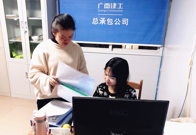 内业事情组加班加点力行“当日事当日毕”。；；瓶『 摄.jpg