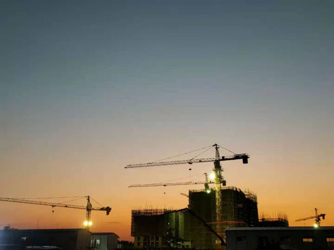 8 项目的夜晚灯火通明 杨钰 摄.jpg