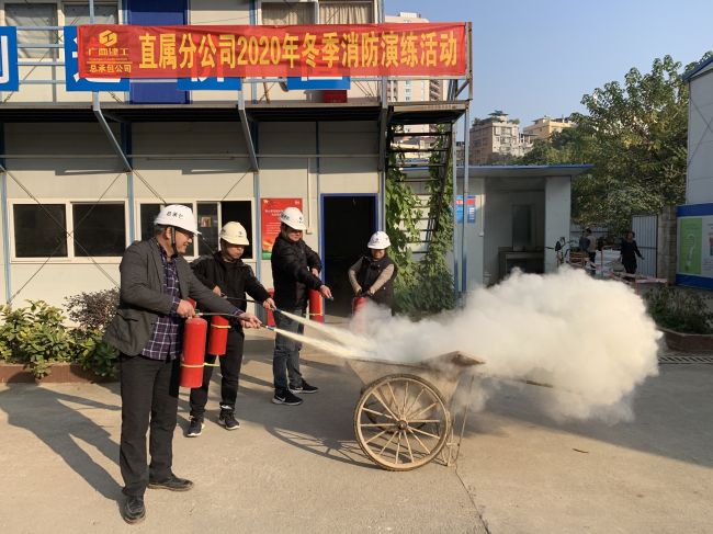 演练现场。。；畦￡ 摄.jpg