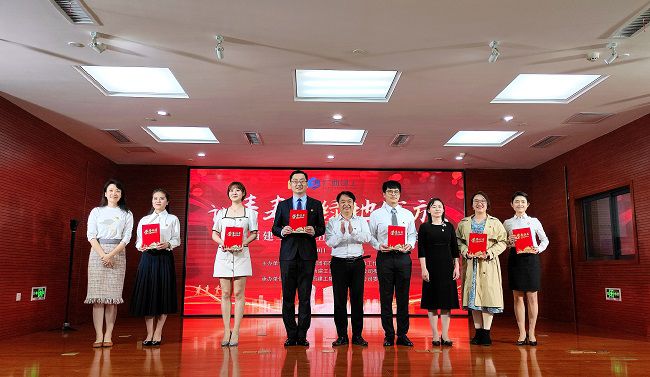 领奖现场。。郑诗宝 摄（修图）.jpg