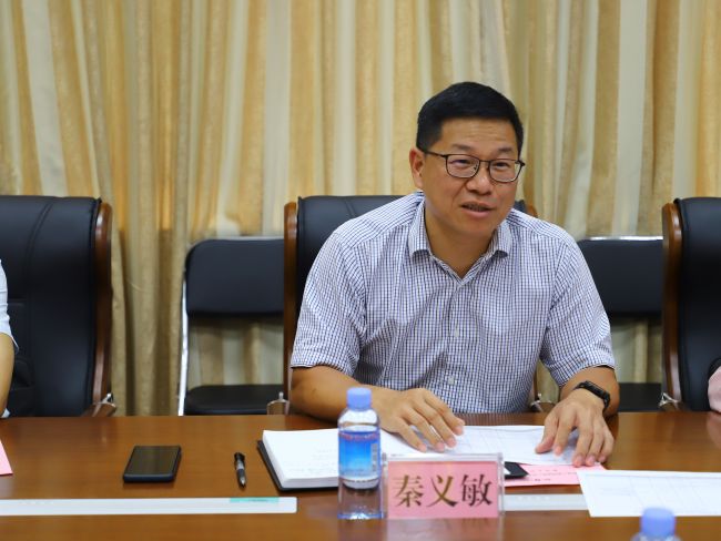 1秦义敏讲话。。郑诗宝 摄.jpg