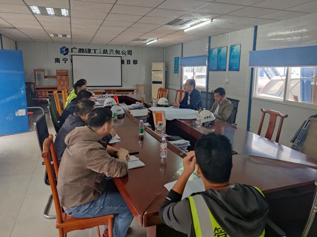 召开事情聚会。。。张润芳 摄（修图）.jpg