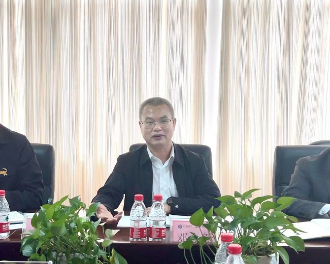 邓少新讲话。。卢丽君 摄（修图）.jpg