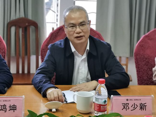 邓少新在三分公司调研。。。梁红玉 摄（修图）.jpg