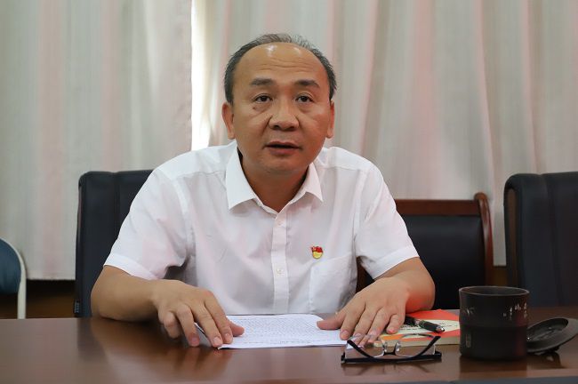 公司党委副书记、、、总司理 陆烜讲党课（修图）.jpg