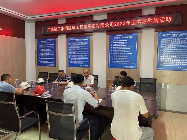 （修图）座谈会现场。。容芝雅 摄.jpg