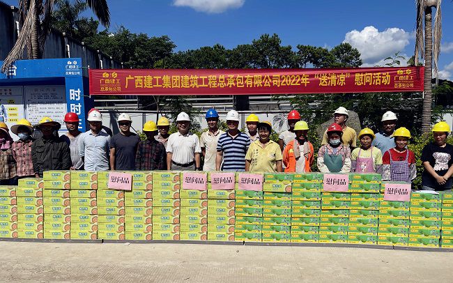 （修图）活动合影。。容芝雅 摄.jpg