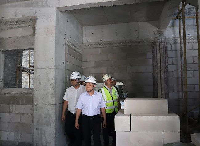 张强在项目现场。。杨钰 摄（修图）.jpg