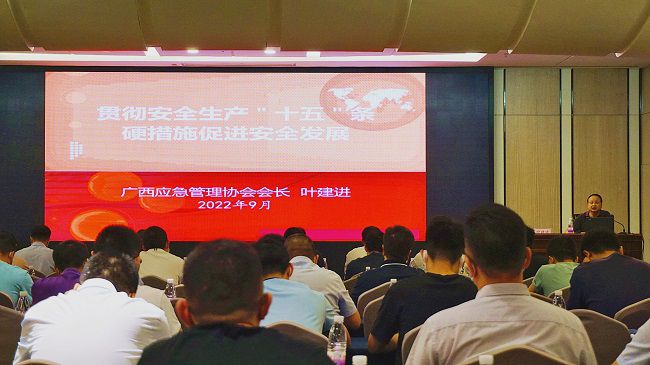 培训授课中。；；；票ι 摄（修图）.jpg