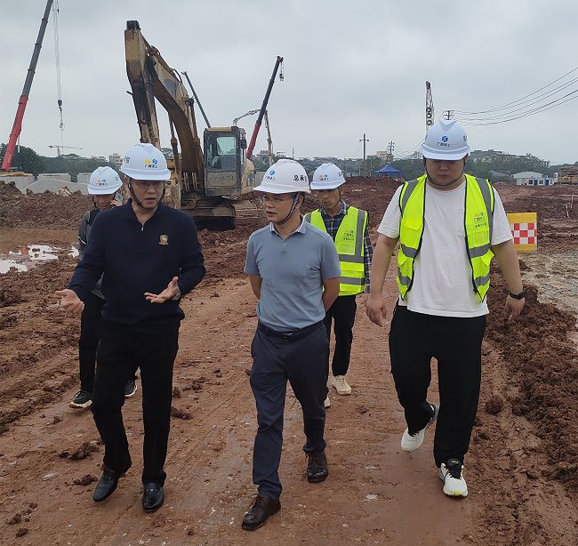 检查指导现场。陆勤 摄（修图）.jpg