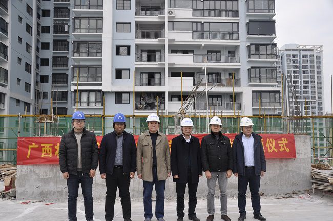 加入封顶仪式的相关向导合影！！！。王瑾贞 摄（修图）.jpg