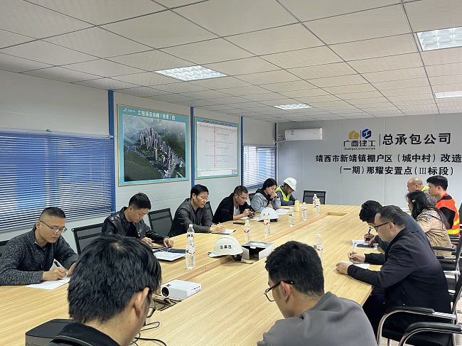 曾劲松在项目部召开总结会。。李慧钱 摄（修图）.jpg