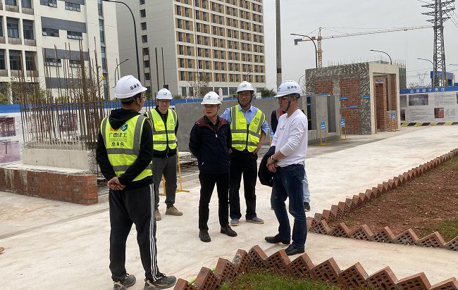 检查指导现场。郭奎君 摄（修图）.jpg