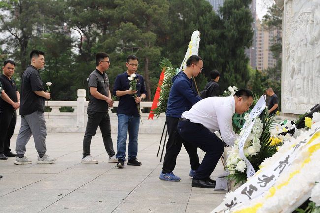 敬献白菊。。。林成斌 摄（修图）.jpg