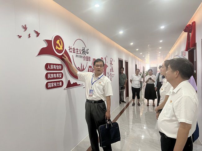 旅行党建文化长廊。卢丽君 摄（修图）.jpg