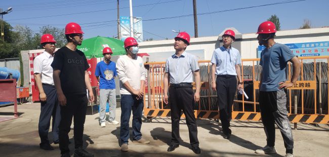 检查现场。！；；；普鹩 摄（修图）.jpg