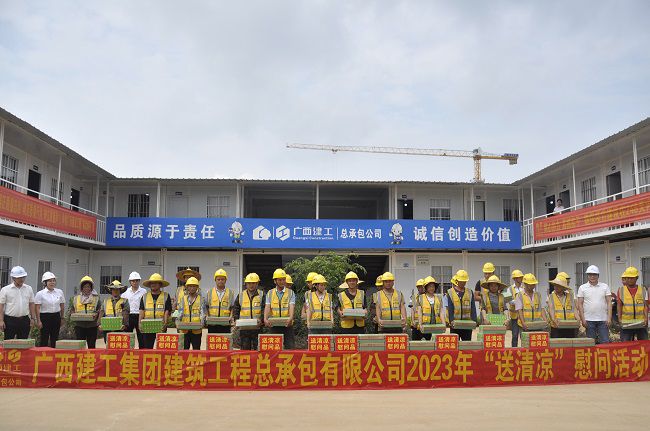 “送清凉”慰问活动合影。。。王瑾贞 摄（修图）.jpg