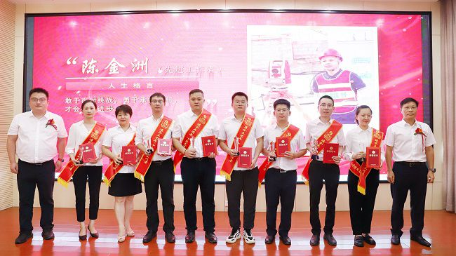 先进事情者颁奖合影。杨钰 摄（修图）.jpg