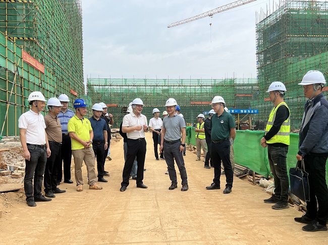 检查项目现场。廖之锭 摄（修图）.jpg
