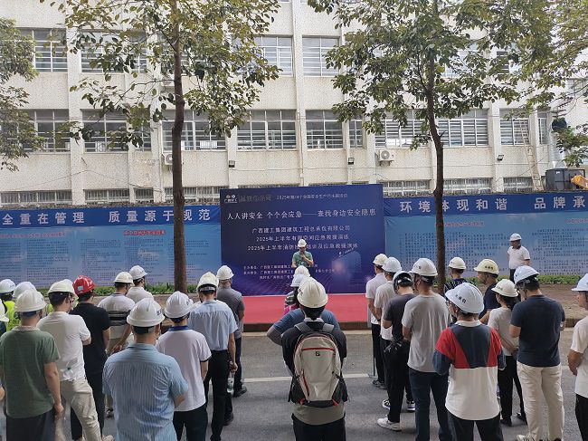 莫志元做演练发动和宣布演练最先。。；；；票ι 摄（修图）.jpg