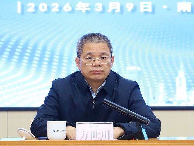 方世川到会指导 修图.jpg